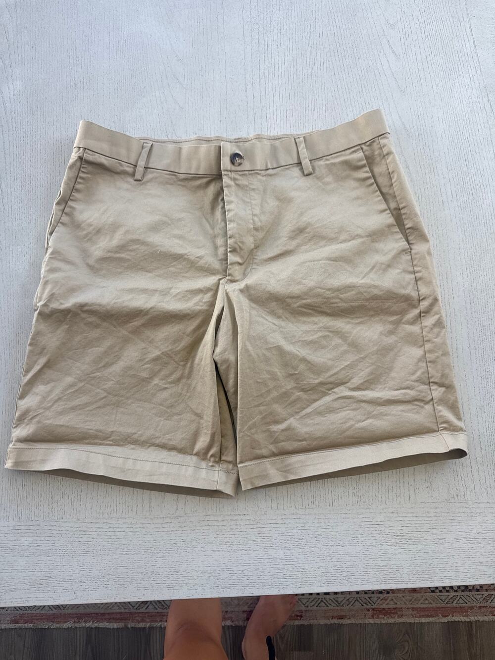 Banana Republic Men's Chino Khaki Shorts Size 36